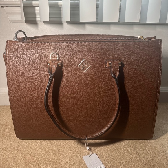 Karla Hanson handbag. I believe it to be a businesslike bag. Perhaps for travel - Picture 15 of 16